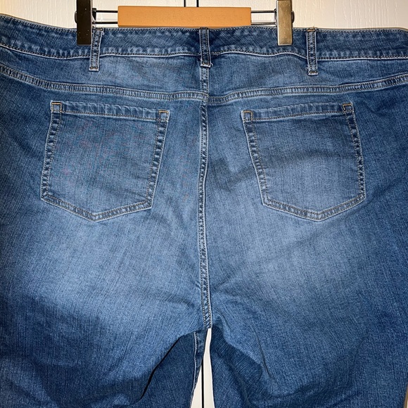 Torrid Crop Boyfriend Mid-Rise Jean - Picture 5 of 13